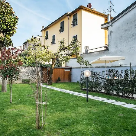 Villa Zibaldone, Vivi Il Giardino In Citta! Lucques